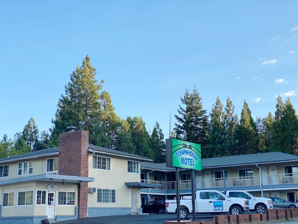 Townhouse Motel Weed Exterior photo